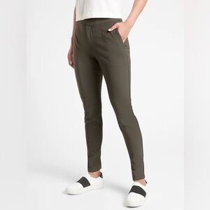 Athleta Wander Stash Skinny Pant Aspen Olive Women’s Size 10